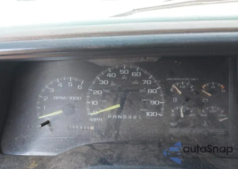 1997 Chevrolet C1500 Fleetside z USA, uszkodzony, nr VIN 1GBEC19R2VE260807